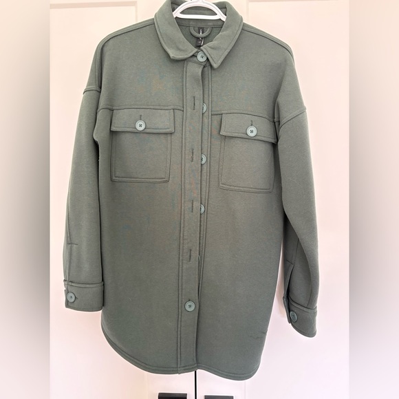 Two oversized shackets - Picture 6 of 10